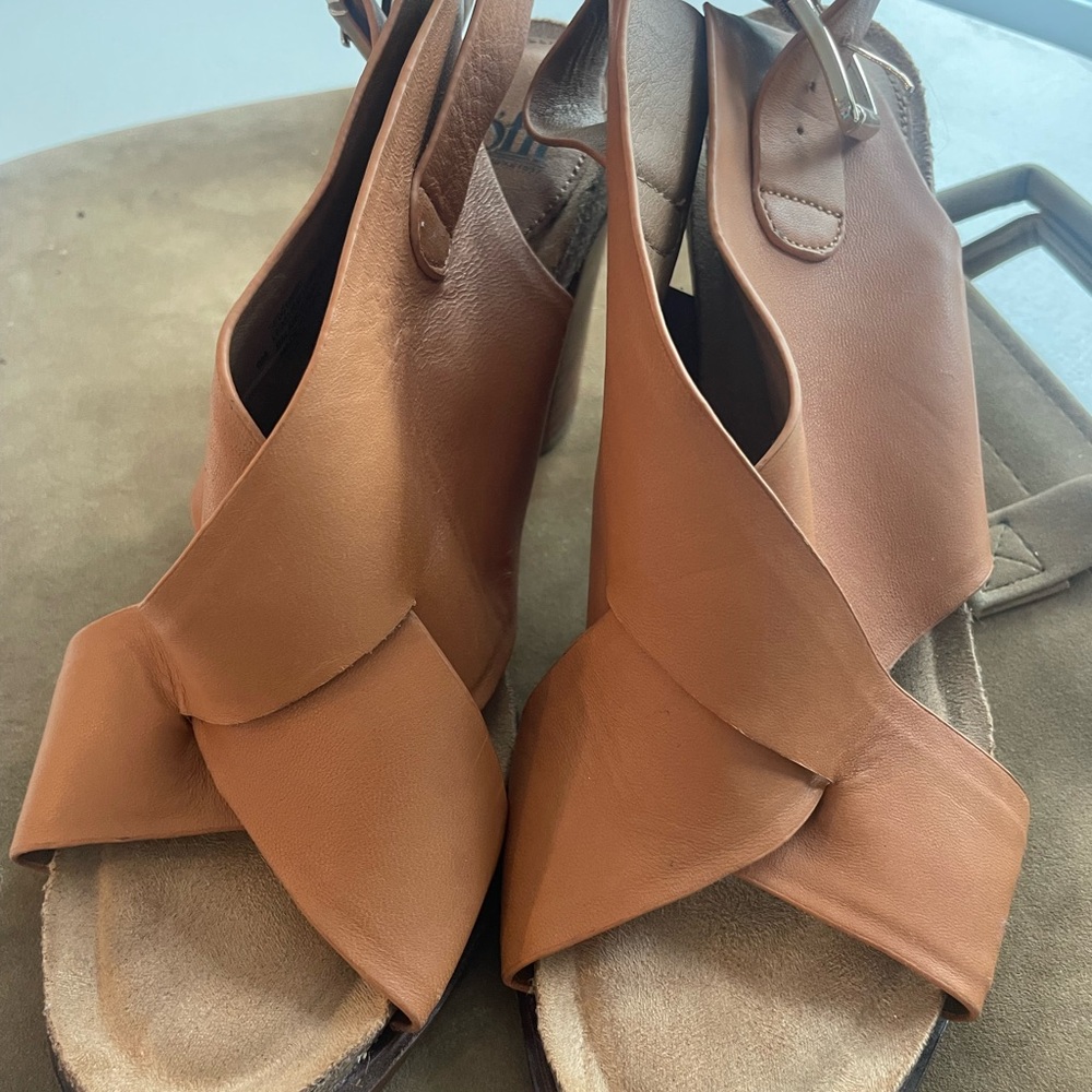 Sofft Tan Leather Women's Sandals